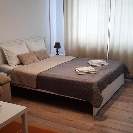 Sfântu-Gheorghe Lyra Apartment מראה חיצוני תמונה